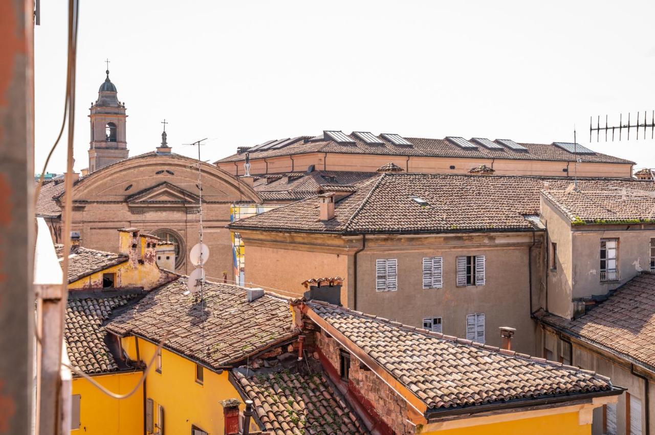 Dalla Bruna - Above The Roofs Of The Centre Modena Bagian luar foto